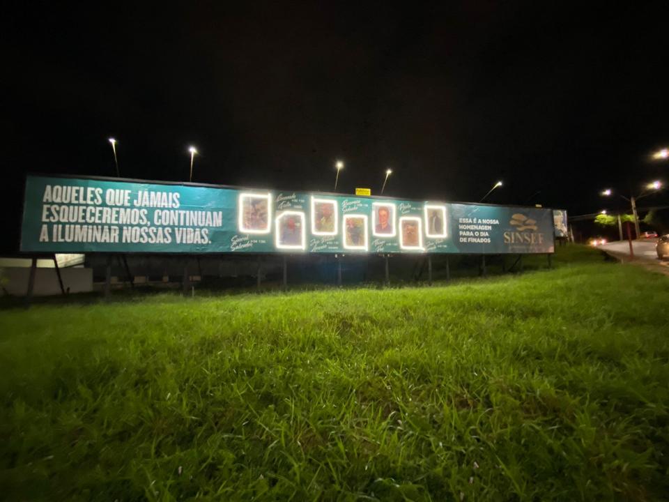 Foto 5 de 13 — Outdoors homenageiam pessoas falecidas em campanha para o Dia de Finados